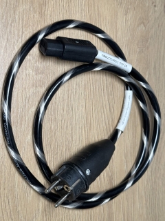 Studio Connections Carbon Screened 1,50m Mains Cable UVP 329 € | Aussteller