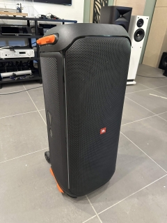 JBL Partybox 710 Trag- und rollbarer Bluetooth- Partylautsprecher mit Lichteffekten| Aussteller N7