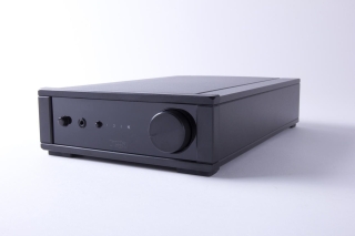 Rega io Schwarz - Vollverstärker mit Phono-Eingang | Auspackware, wie neu