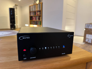 MUTEC REF10 SE120 schwarz, audiophiler 10 MHz Referenztaktgenerator | Verkauf im Kundenauftrag