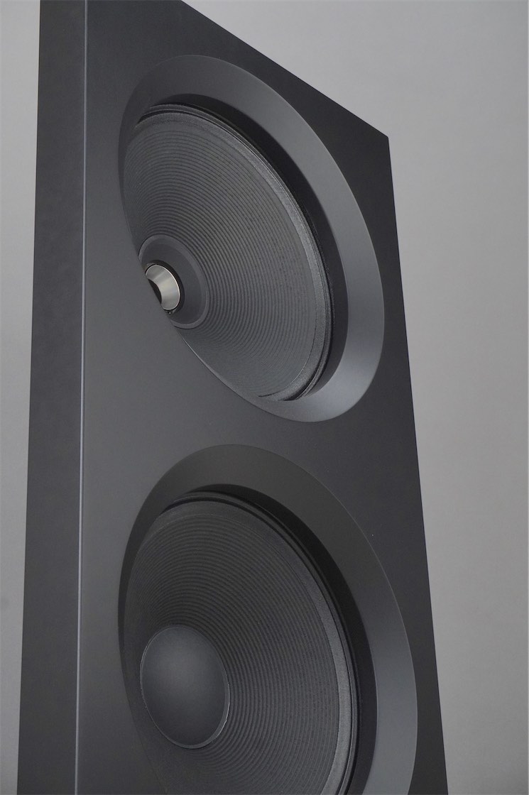 Spatial Europe MC No 3 TSE in Schwarz von der Seite mit Coax und Bass