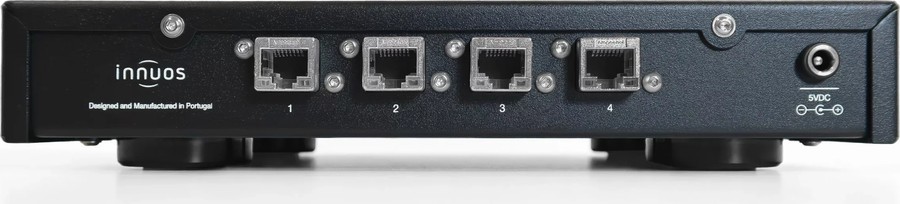 Innuos NET1 Rückseite mit vier Netzwerkbuchsen und DC-Eingang