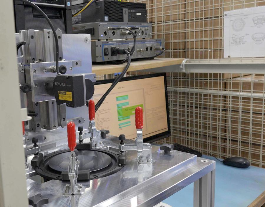 Jeder Pistonik-Treiber wird vor dem Einbau per Laser vermessen.