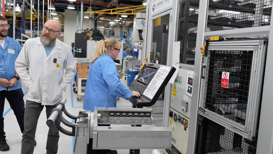 CNC-Metallbearbeitung im Werk in Glasgow.