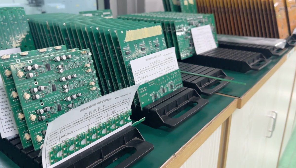 Endstufenmodule bei HiVi in der Endkontrolle